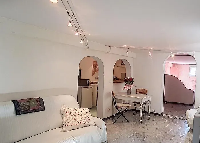 Apartment Stellaris